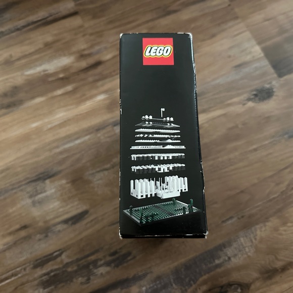 LEGO Architecture White and Green Building Set 21006 - Picture 4 of 6